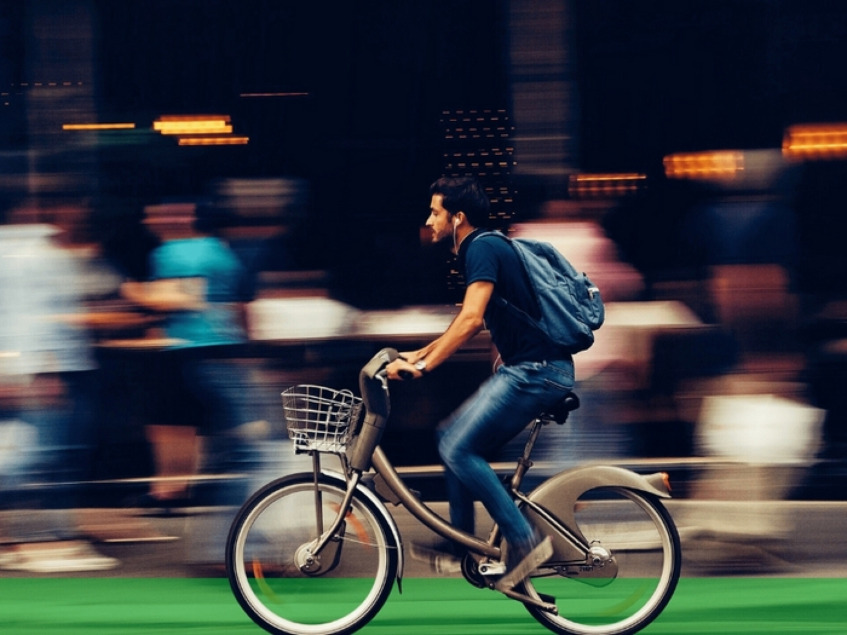 Combien de kilomètres puis-je parcourir avec la batterie de mon vélo électrique ?