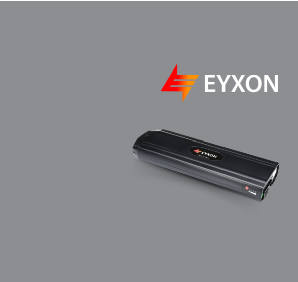 Image d'une batterie eyxon dans une pièce sombre avec le logo eyxon